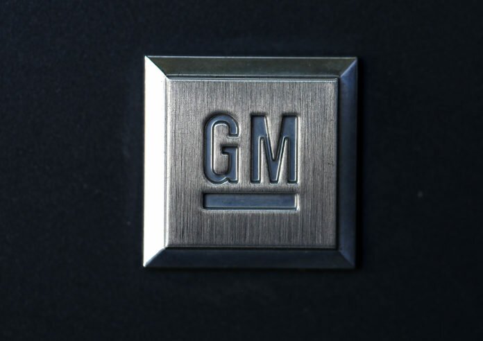 (FILES) In this file photo taken on July 25, 2018 the General Motors logo is displayed on a car at a Chevrolet dealership in Colma, California. - Food delivery service DoorDash on January 3, 2019 announced it is teaming up with General Motors to test using self-driving cars to deliver meals and groceries in San Francisco.A pilot program with the US automaker's Cruise Automation division will start in March, according to the San Francisco-based startup launched in 2013 by Stanford University students.